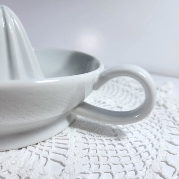 Cordon Bleu Glass Juicer Reamer Loop Handle Large Citrus Reamer 8 1/2" x 6 1/2" - Picture 4 of 9